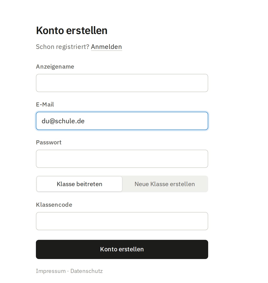 Registrierung bei ClassSpace mit den Feldern Anzeigename, E-Mail, Passwort und der Wahl zwischen Klasse beitreten und neue Klasse erstellen